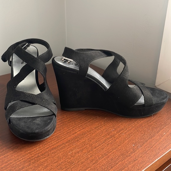 ⭐️ 2/$15 Black wedges from Payless - Picture 2 of 4